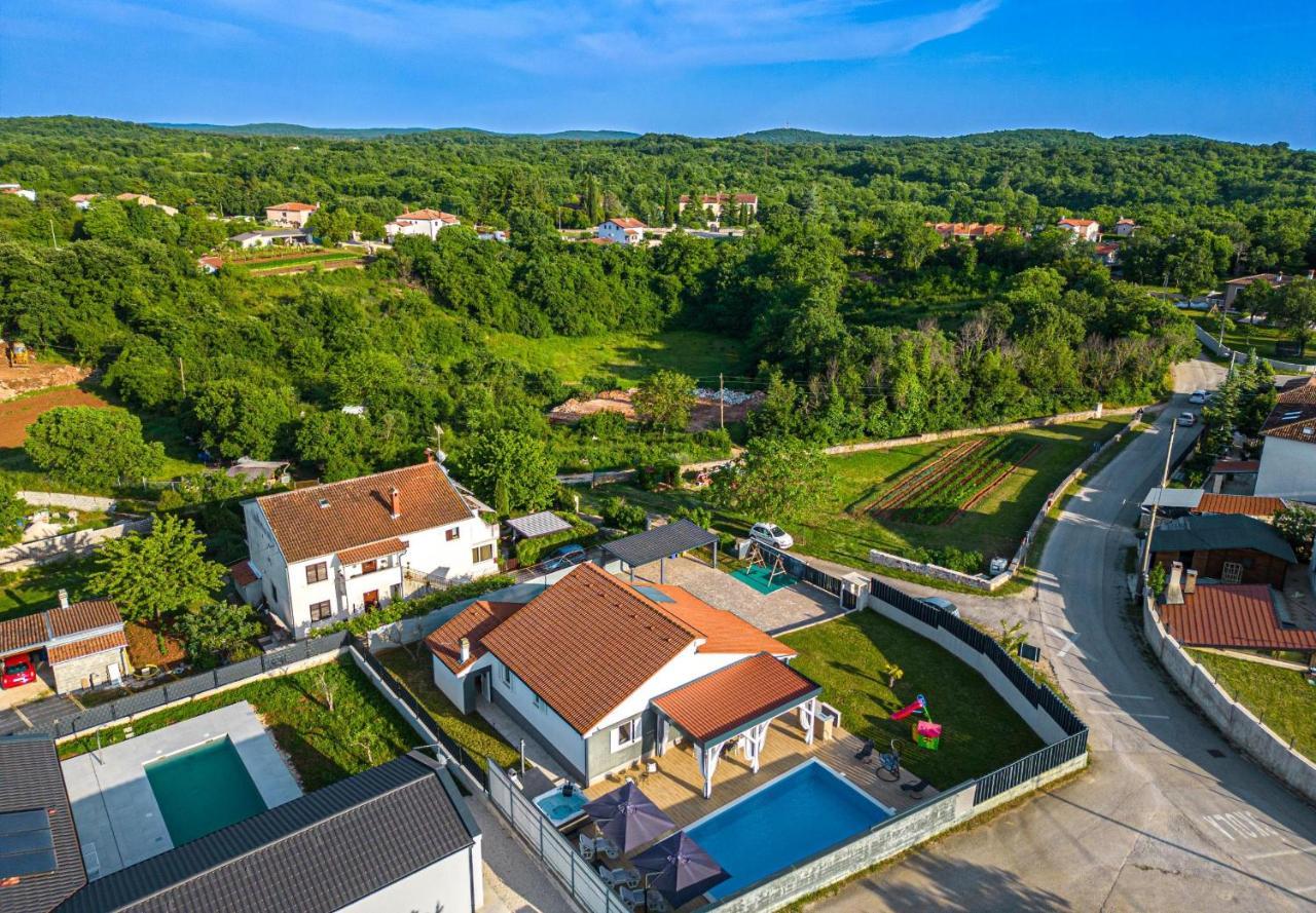 Villa Beauty With Heated Pool And Jacuzzi Kanfanar Eksteriør bilde