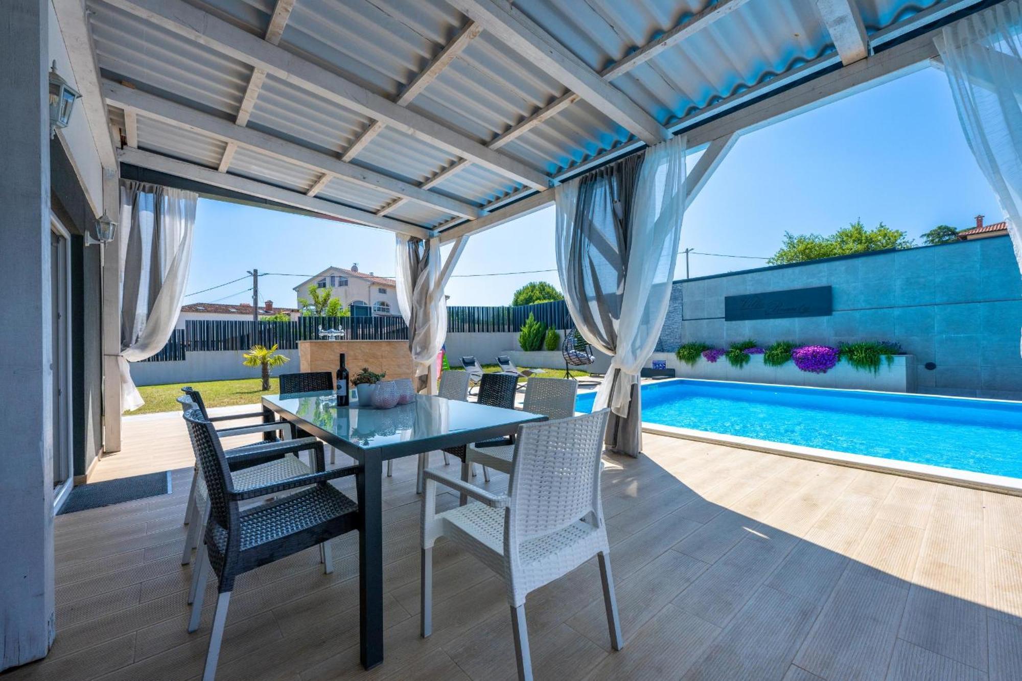 Villa Beauty With Heated Pool And Jacuzzi Kanfanar Eksteriør bilde