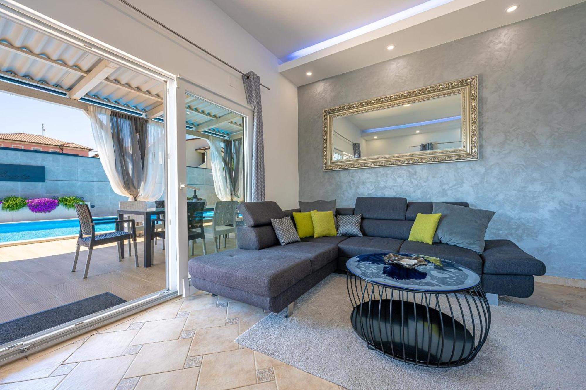 Villa Beauty With Heated Pool And Jacuzzi Kanfanar Eksteriør bilde