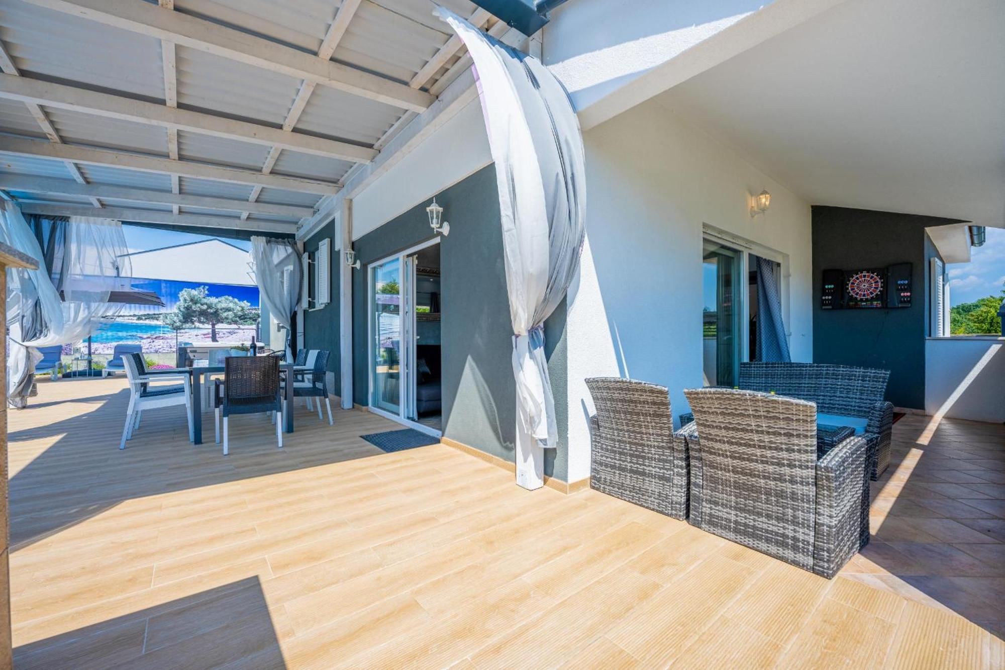 Villa Beauty With Heated Pool And Jacuzzi Kanfanar Eksteriør bilde