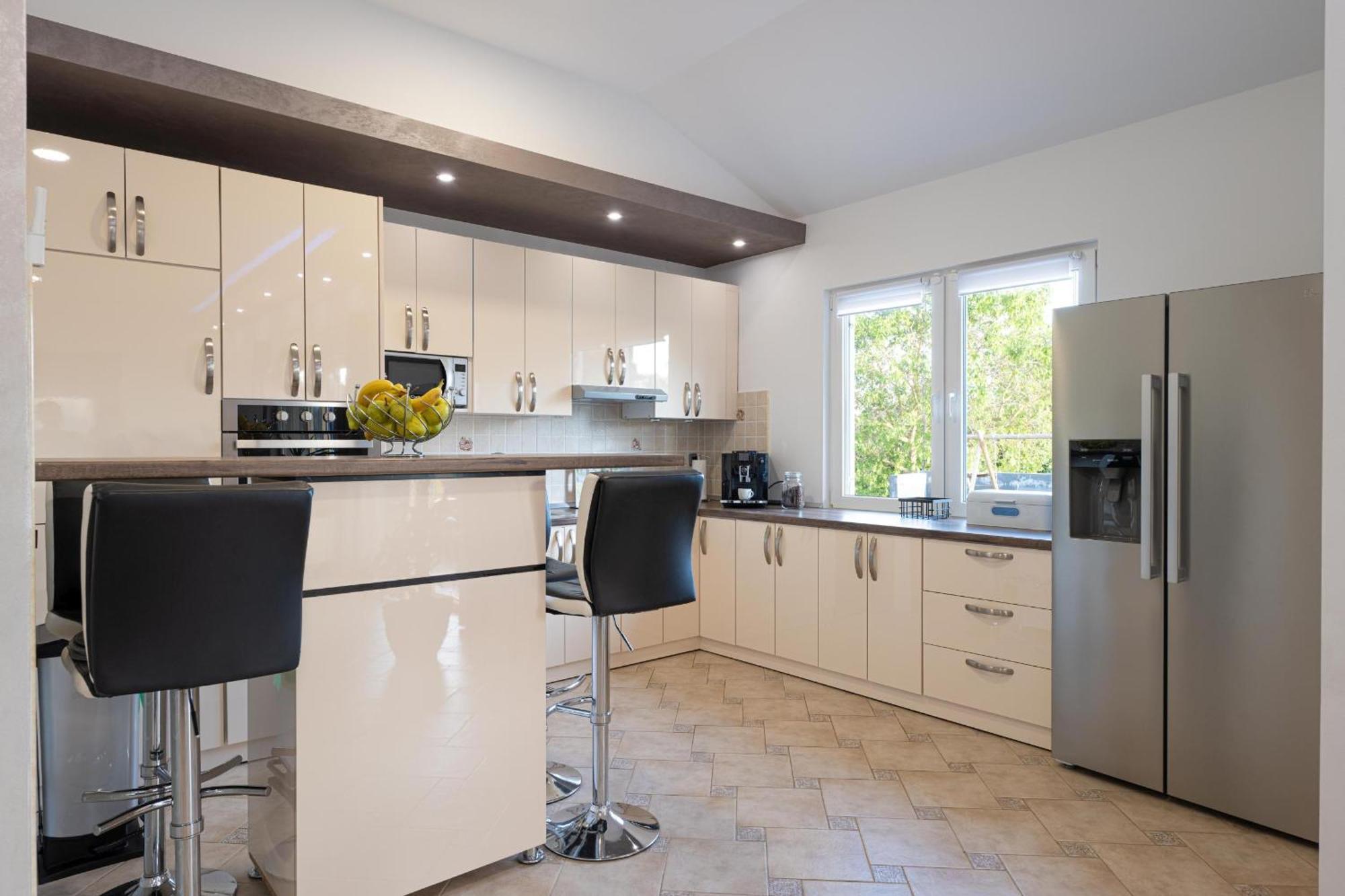 Villa Beauty With Heated Pool And Jacuzzi Kanfanar Eksteriør bilde